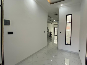 Sangat Langka, Perumahan Babatan Pantai dekat Grand Kenjeran, American Classic Modern Mewah