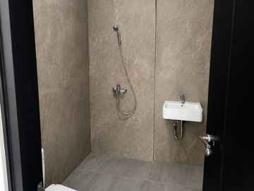 Sangat Langka, Perumahan Babatan Pantai dekat Grand Kenjeran, American Classic Modern Mewah