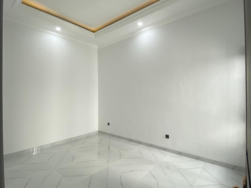 Sangat Langka, Perumahan Babatan Pantai dekat Grand Kenjeran, American Classic Modern Mewah