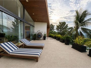 STUNNING 5-BEDROOM SEAVIEW VILLA FOR SALE