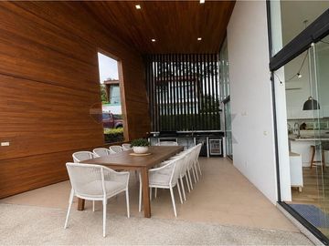 STUNNING 5-BEDROOM SEAVIEW VILLA FOR SALE