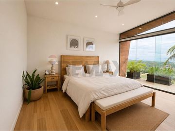 STUNNING 5-BEDROOM SEAVIEW VILLA FOR SALE