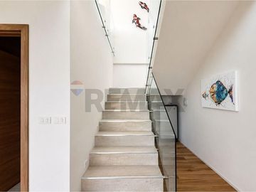 STUNNING 5-BEDROOM SEAVIEW VILLA FOR SALE