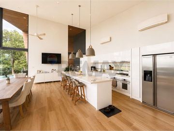 STUNNING 5-BEDROOM SEAVIEW VILLA FOR SALE