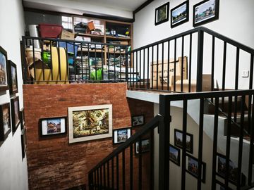 Kantor & Gudang Gayungsari Dijual Beserta Isinya, Siap Pakai Cocok Untuk Usaha