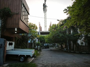 Kantor & Gudang Gayungsari Dijual Beserta Isinya, Siap Pakai Cocok Untuk Usaha