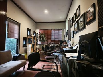 Kantor & Gudang Gayungsari Dijual Beserta Isinya, Siap Pakai Cocok Untuk Usaha