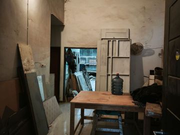 Kantor & Gudang Gayungsari Dijual Beserta Isinya, Siap Pakai Cocok Untuk Usaha