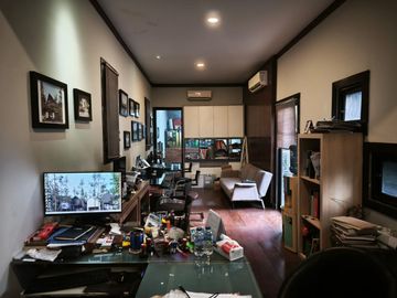 Kantor & Gudang Gayungsari Dijual Beserta Isinya, Siap Pakai Cocok Untuk Usaha