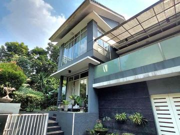 Kebayoran Bintaro Rumah bagus tanah luas siap huni dan dekat Mall dan Rumah sakit