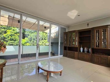 Kebayoran Bintaro Rumah bagus tanah luas siap huni dan dekat Mall dan Rumah sakit
