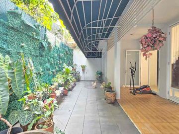 Kebayoran Bintaro Rumah bagus tanah luas siap huni dan dekat Mall dan Rumah sakit