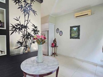 Kebayoran Bintaro Rumah bagus tanah luas siap huni dan dekat Mall dan Rumah sakit