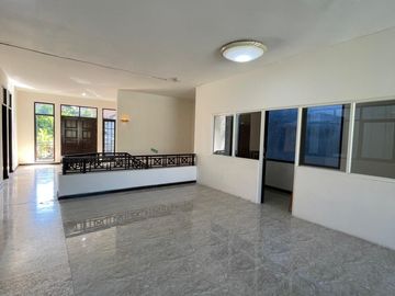 FOR SALE AND RENT RUMAH CANTIK STRATEGIS DI NGINDEN INTAN SURABAYA KOTA MA 462