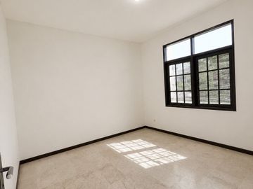 FOR SALE AND RENT RUMAH CANTIK STRATEGIS DI NGINDEN INTAN SURABAYA KOTA MA 462