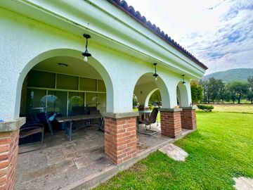 RANCHO A SOLO UNOS MINUTOS DE LA CIUDAD! CON RESIDENCIA Y BODEGA INCLUIDOS.