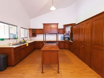 RANCHO A SOLO UNOS MINUTOS DE LA CIUDAD! CON RESIDENCIA Y BODEGA INCLUIDOS.