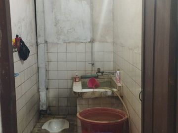 Rumah dan Tempat Usaha di Jalan Veteran Ref.05633