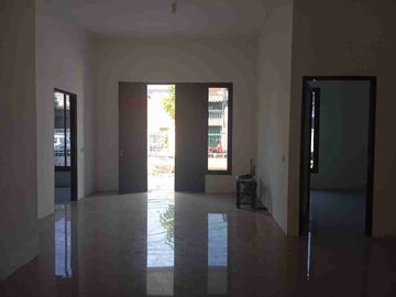 dijual rumah di Gayungsari raya 1 lantai Surabaya selatan