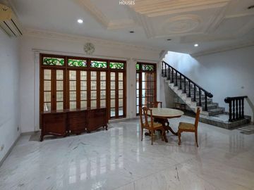 Kebayoran Baru 216m² Prime Tenang Asri 4KT 3KM, 18M Nego