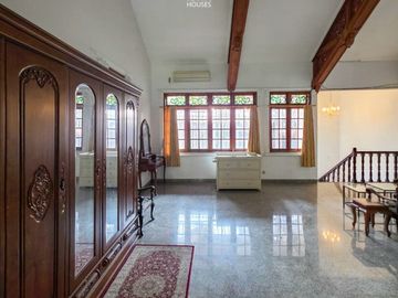 Kebayoran Baru 216m² Prime Tenang Asri 4KT 3KM, 18M Nego