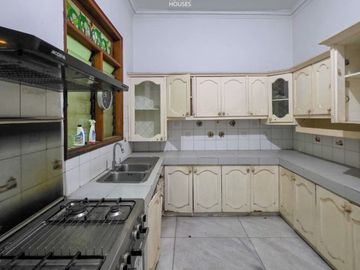 Kebayoran Baru 216m² Prime Tenang Asri 4KT 3KM, 18M Nego