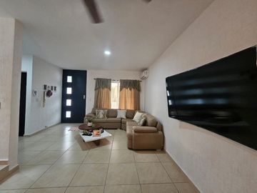 Casa Amueblada en Renta de Tres Recámaras