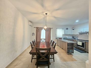 Casa Amueblada en Renta de Tres Recámaras