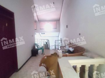 Rumah 2 Lantai Kebraon Surabaya, Dekat Jalan Tol Row Jalan Lebar