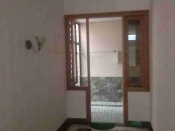Rumah terawat Ancol barat