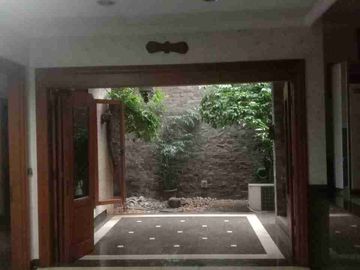 Rumah terawat Ancol barat