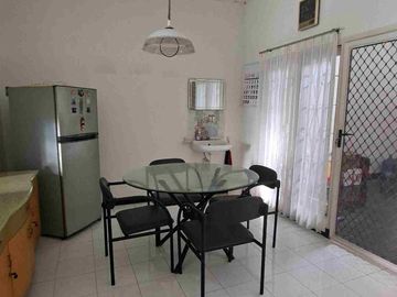 Rumah 1 lantai Bagus Siap Huni Full Furnished. Lokasi strategis dekat Merr. Galaxy Mall. Murah. Nego