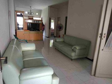 Rumah 1 lantai Bagus Siap Huni Full Furnished. Lokasi strategis dekat Merr. Galaxy Mall. Murah. Nego