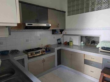 Rumah 1 lantai Bagus Siap Huni Full Furnished. Lokasi strategis dekat Merr. Galaxy Mall. Murah. Nego