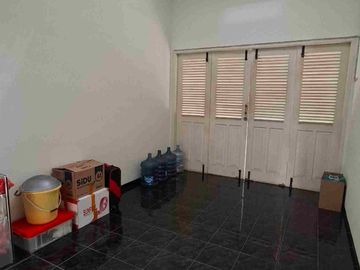Rumah 1 lantai Bagus Siap Huni Full Furnished. Lokasi strategis dekat Merr. Galaxy Mall. Murah. Nego