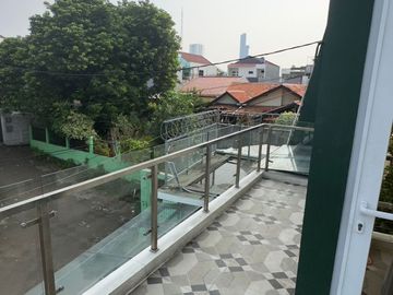 Dijual Rumah Tinggal + Kostan Kemanggisan Jakarta Barat