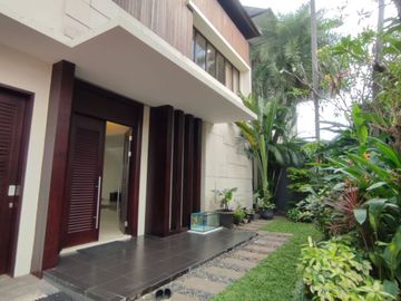 RUMAH MEWAH DAN ASRI TULODONG BWH KEBAYORAN BARU HUNIAN NYAMAN STRATEGIS SELANGKAH KE SENOPATI SCBD FURNISHED SIAP HUNI