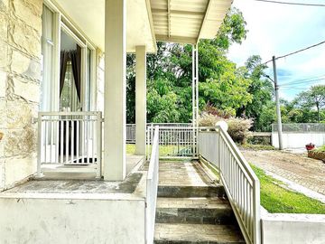 DIJUAL Villa Terawat Aktif Full Furnish Siap Huni Lingkungan Tenang View Pegunungan Lokasi Strategis Dekat Bandara dan Wisata di Villa Batu