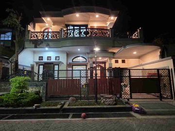 Dijual murah Rumah Ciamik 2 lantai baru renovasi di Kebonsari Elveka