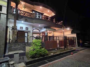 Dijual murah Rumah Ciamik 2 lantai baru renovasi di Kebonsari Elveka