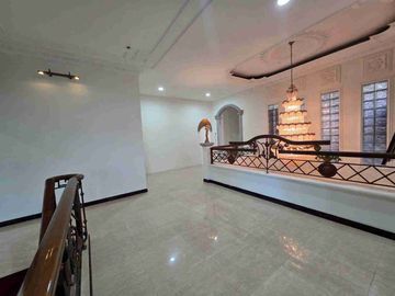 Dijual murah Rumah Ciamik 2 lantai baru renovasi di Kebonsari Elveka