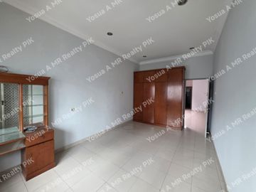 Disewakan Rumah 3 Lantai Cantik Siap Huni dalam Komplek Glodok