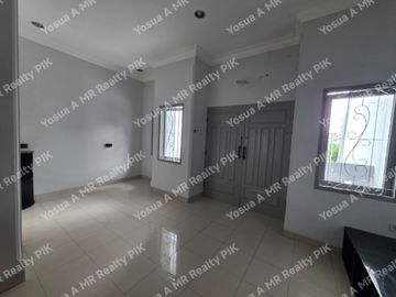 Disewakan Rumah 3 Lantai Cantik Siap Huni dalam Komplek Glodok