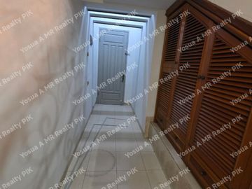 Disewakan Rumah 3 Lantai Cantik Siap Huni dalam Komplek Glodok