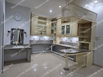 Disewakan Rumah 3 Lantai Cantik Siap Huni dalam Komplek Glodok