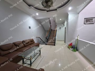 Disewakan Rumah 3 Lantai Cantik Siap Huni dalam Komplek Glodok