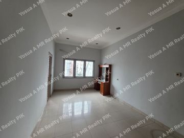 Disewakan Rumah 3 Lantai Cantik Siap Huni dalam Komplek Glodok