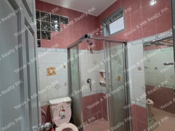Disewakan Rumah 3 Lantai Cantik Siap Huni dalam Komplek Glodok