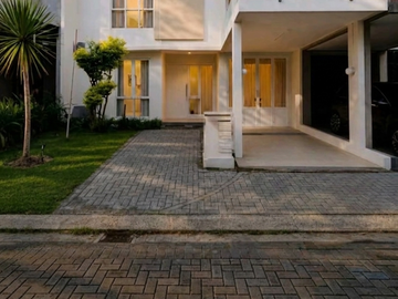 Dijual Rumah Bagus Semi Furnished (9X20) Hadap Selatan di Fresco Aria, Foresta BSD