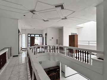 Rumah Raya Manyar